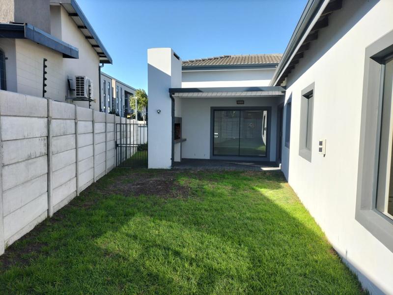 To Let 3 Bedroom Property for Rent in Parklands North Western Cape